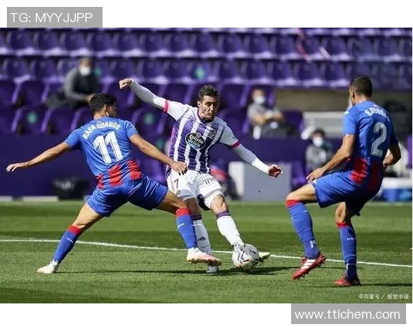 喀山红队与苏维埃之翼的激烈对决揭示足球战术与团队精神的较量